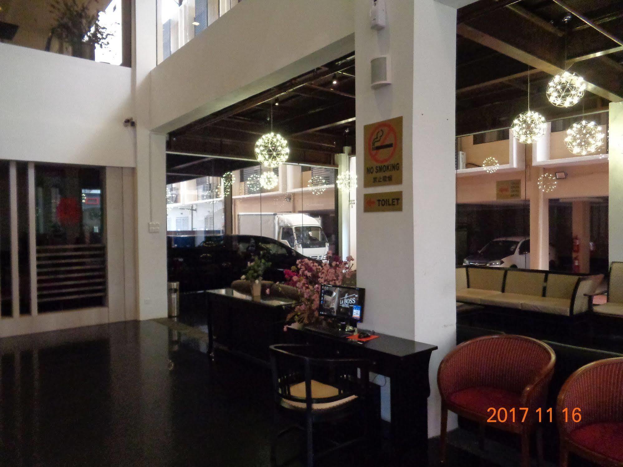 La Boss Hotel Malacca Extérieur photo